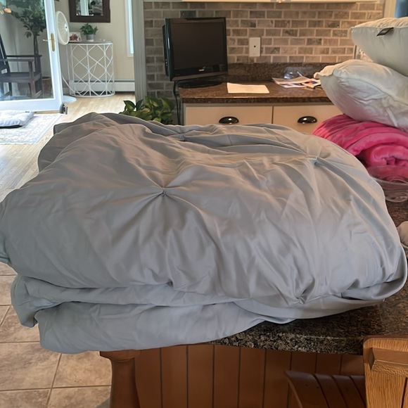 Dormify Twin/Twin XL Comforter with matching Pillow Case - Picture 2 of 3